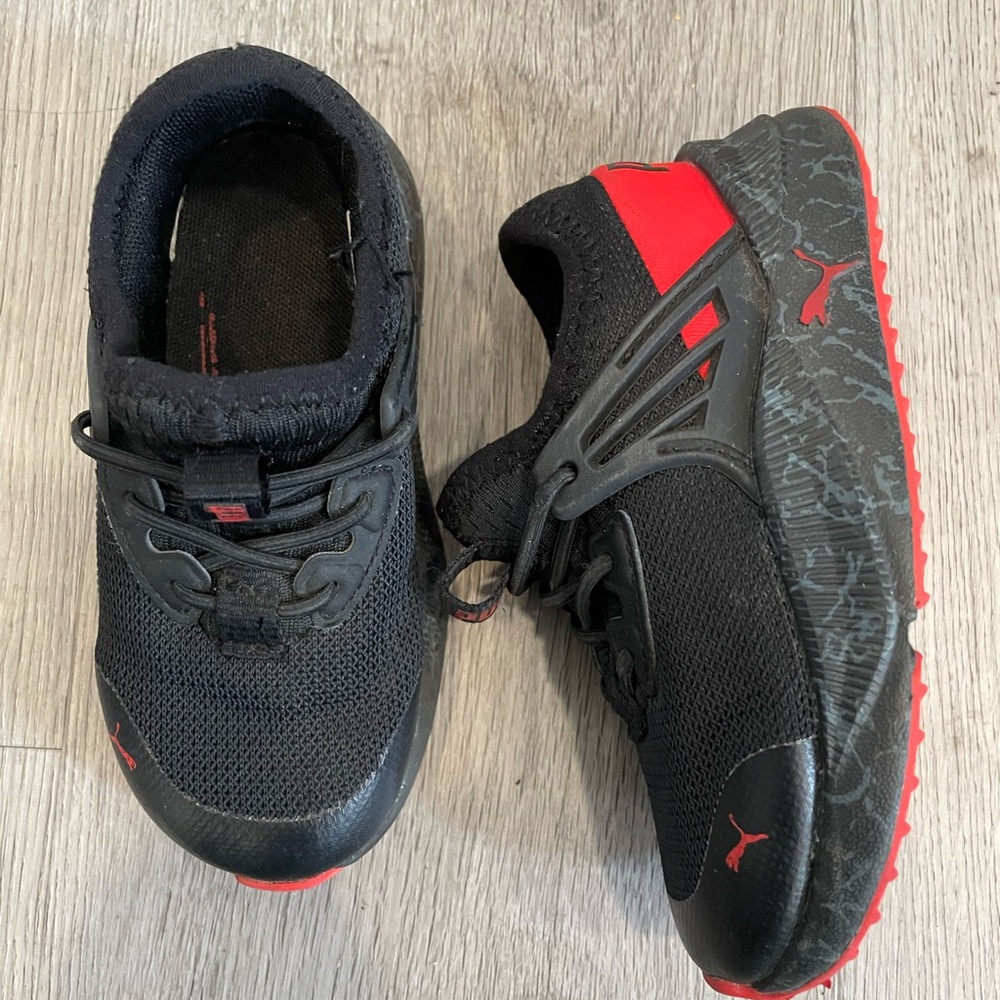 Puma Kids Boys Black and Red Sneakers Infant size 8C